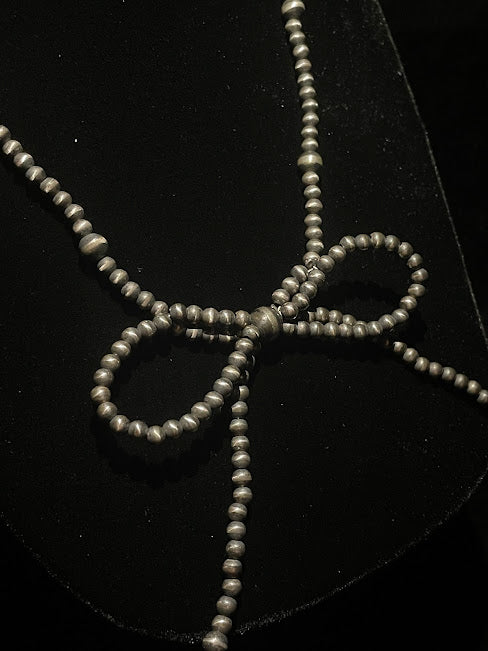 Genuine Navajo Pearls w/ Bow Design Set in Sterling Silver Necklace - Regul Silver