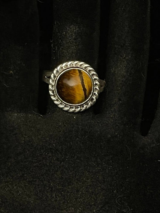 Elegant Sterling Silver Ring w/ Tiger's Eye Gemstone - Regul Silver